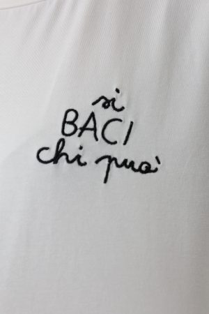 T-shirt SI BACI CHI PUO' nero #9418